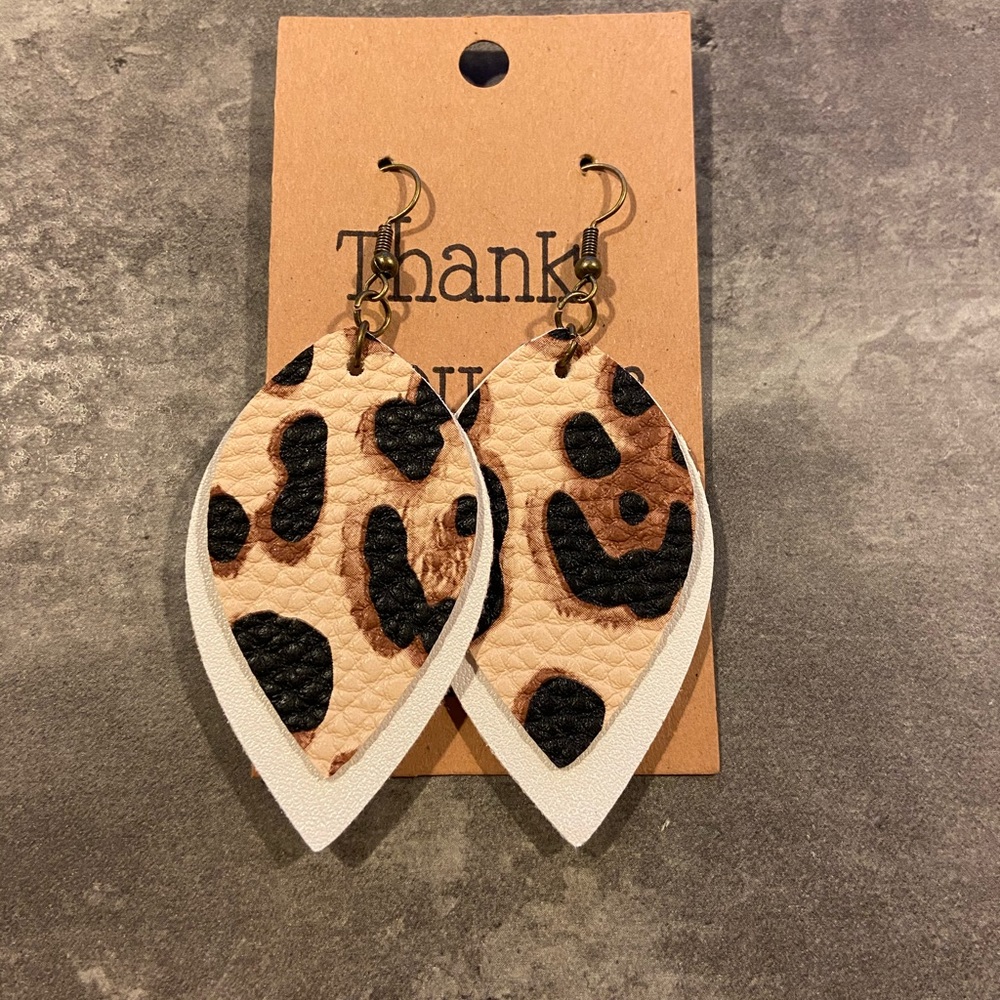ALNEIO earrings